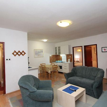רוביני Apartments Lora מראה חיצוני תמונה