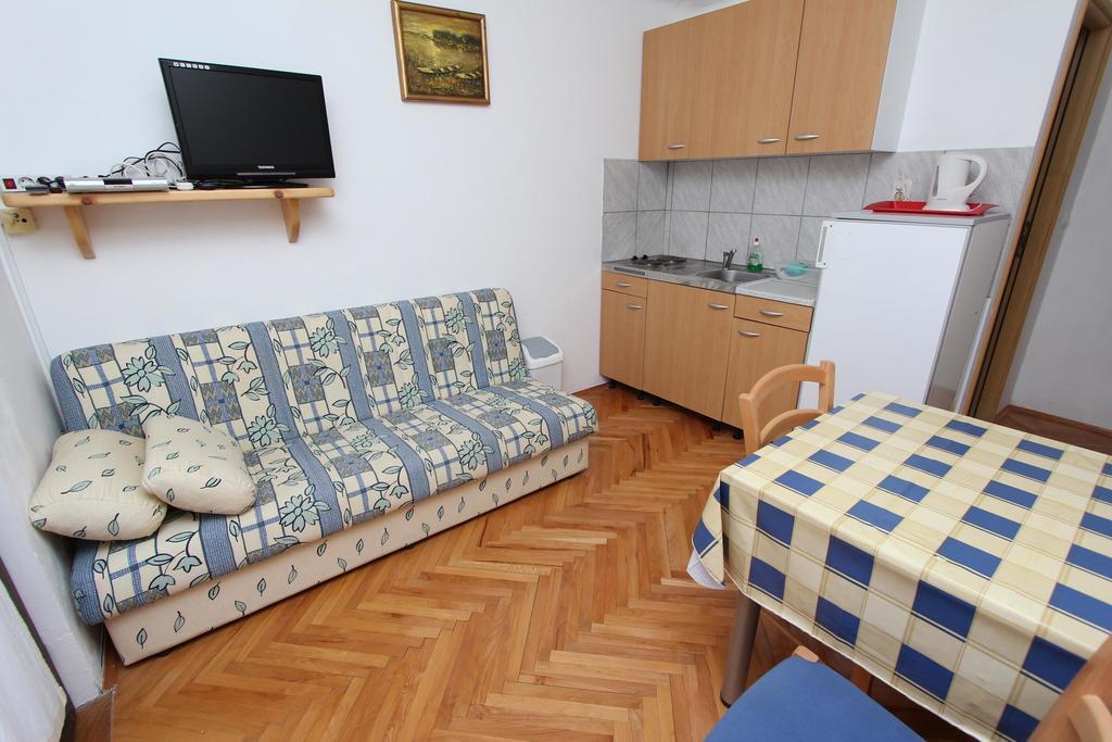 רוביני Apartments Lora מראה חיצוני תמונה