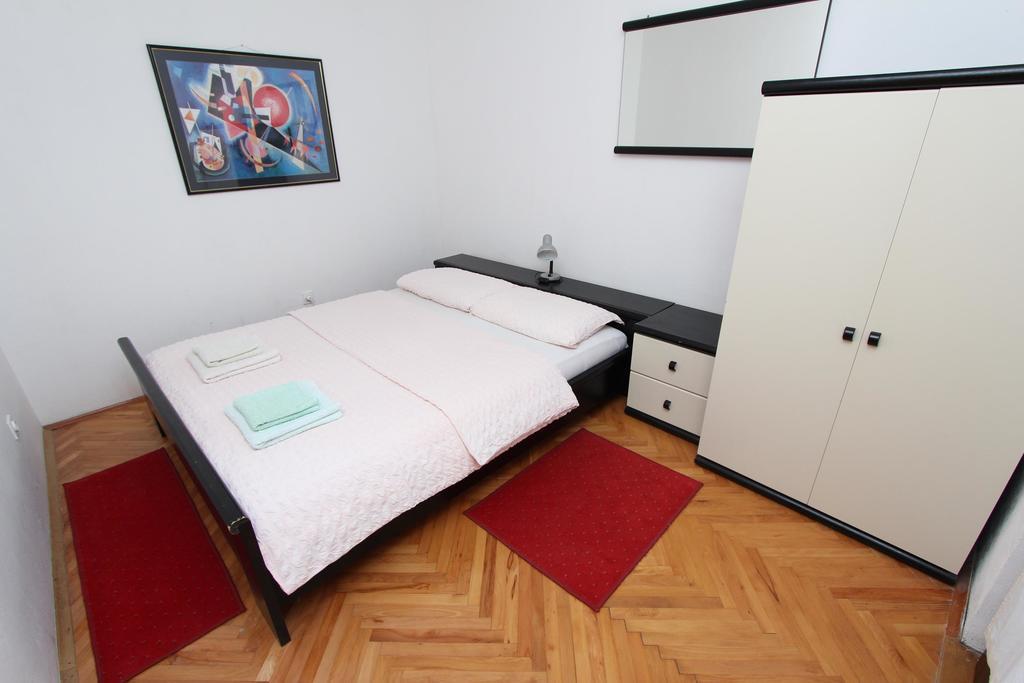 רוביני Apartments Lora מראה חיצוני תמונה