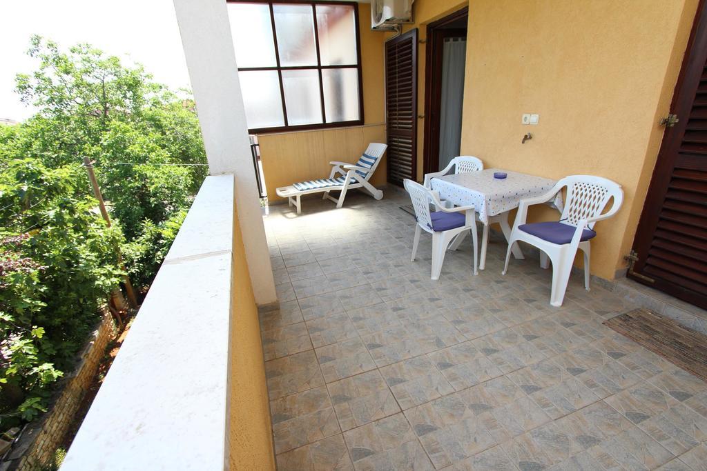 רוביני Apartments Lora מראה חיצוני תמונה