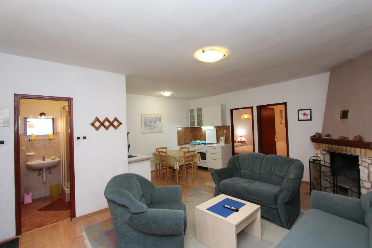 רוביני Apartments Lora מראה חיצוני תמונה