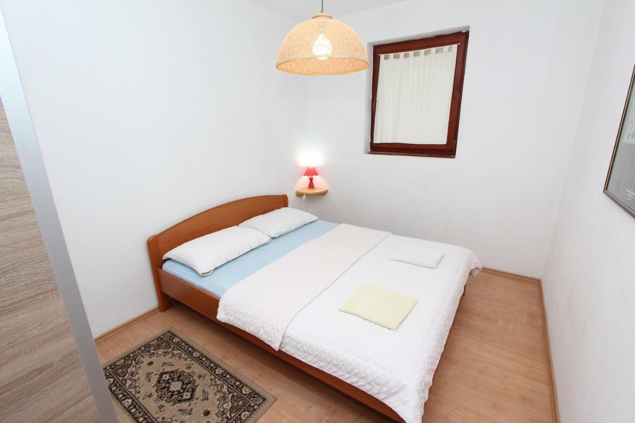 רוביני Apartments Lora מראה חיצוני תמונה