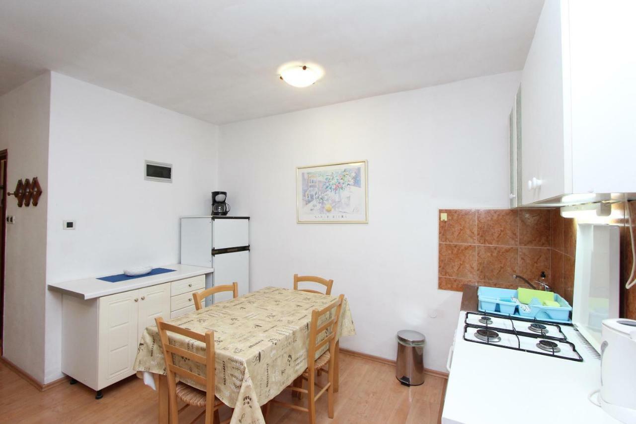 רוביני Apartments Lora מראה חיצוני תמונה