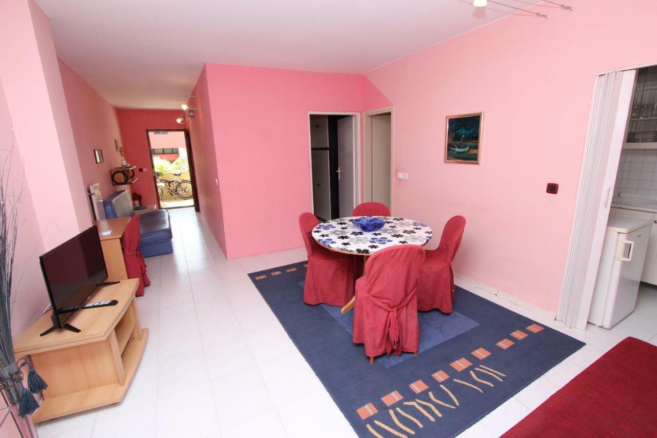 רוביני Apartments Lora מראה חיצוני תמונה