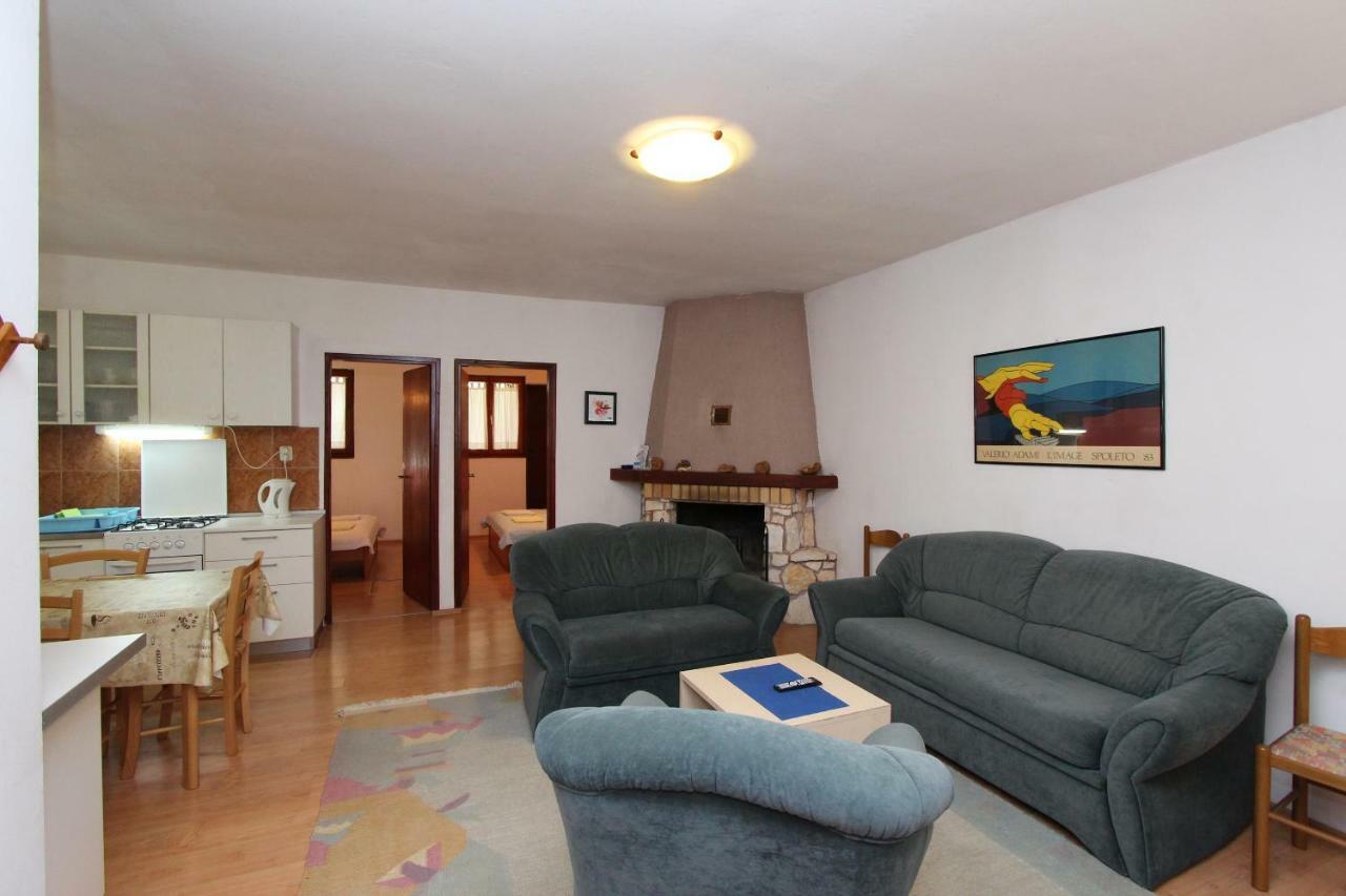 רוביני Apartments Lora מראה חיצוני תמונה