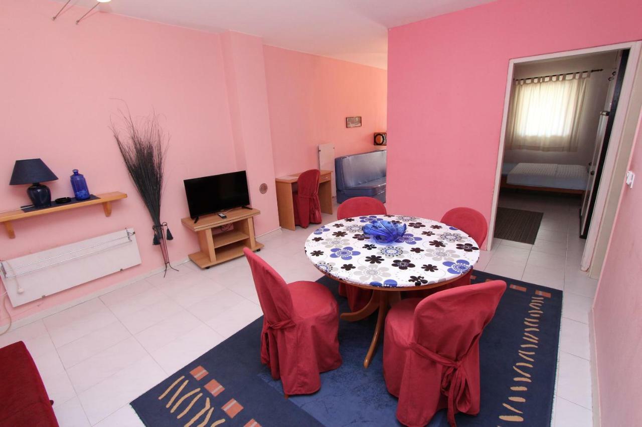 רוביני Apartments Lora מראה חיצוני תמונה