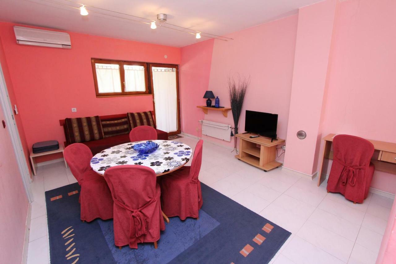 רוביני Apartments Lora מראה חיצוני תמונה