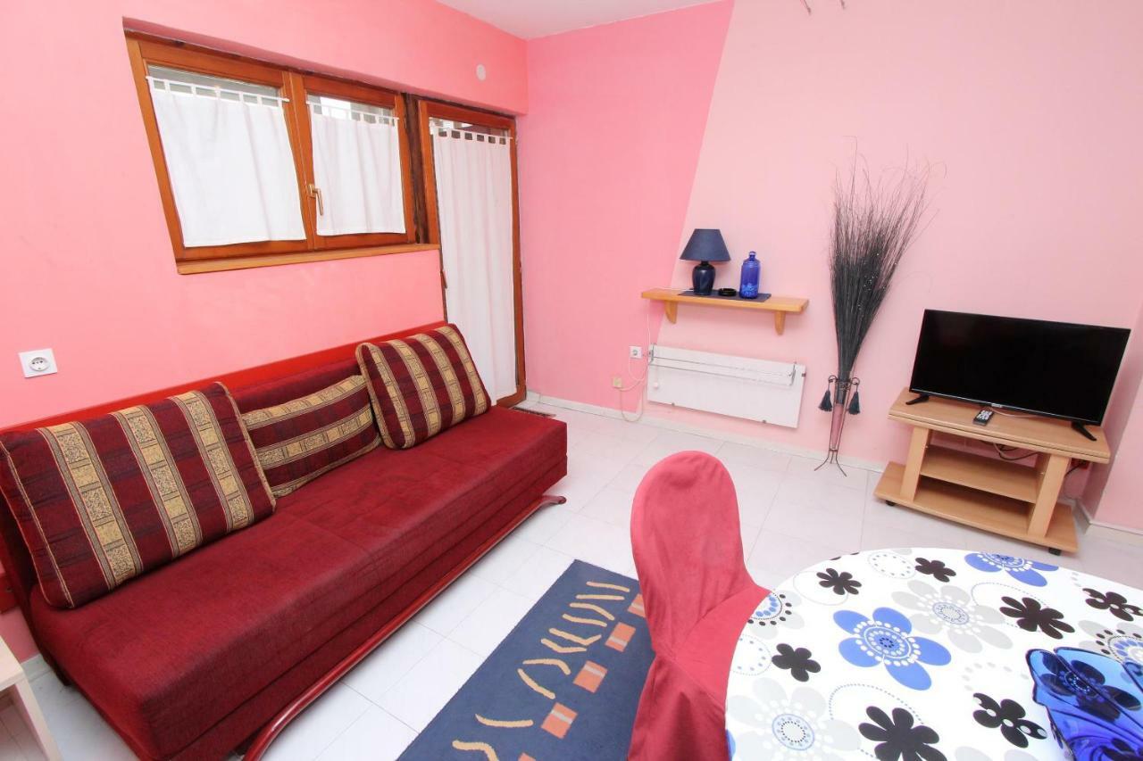 רוביני Apartments Lora מראה חיצוני תמונה