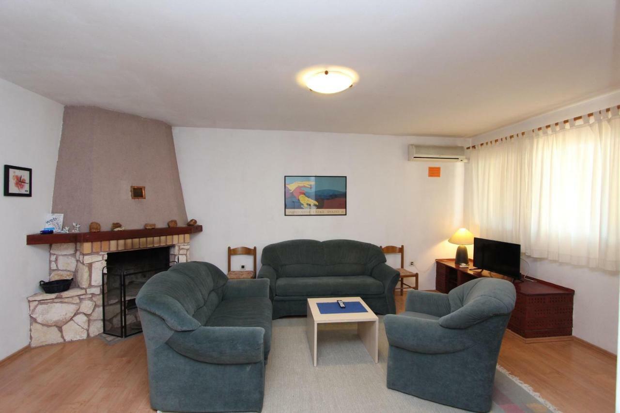 רוביני Apartments Lora מראה חיצוני תמונה