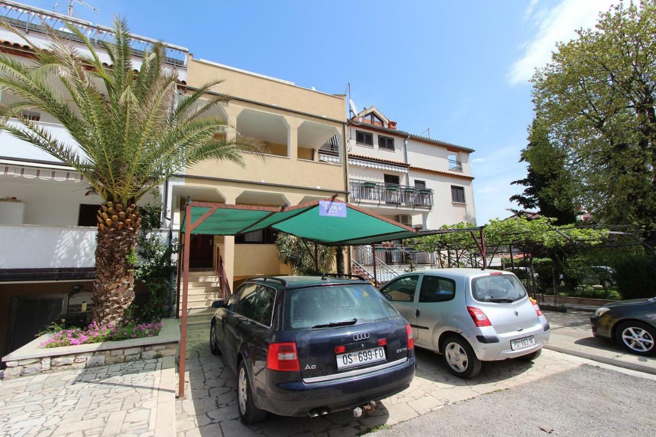 רוביני Apartments Lora מראה חיצוני תמונה